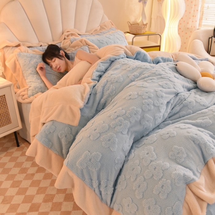 91家纺网 家纺一手货源 找家纺 首尔家纺 2025新款牛奶绒提花塔芙绒四件套-蝴蝶结和花期系列 繁花-淡蓝