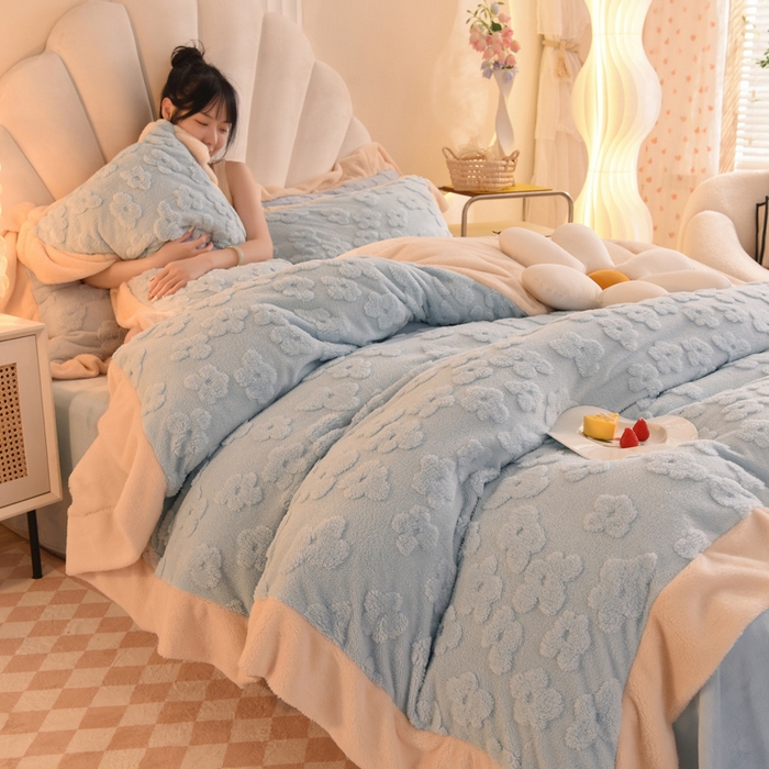 91家纺网 家纺一手货源 找家纺 首尔家纺 2025新款牛奶绒提花塔芙绒四件套-蝴蝶结和花期系列 繁花-淡蓝