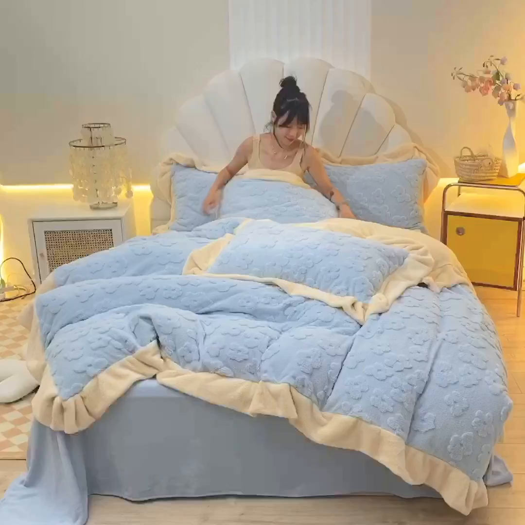 91家纺网 家纺一手货源 找家纺 首尔家纺 2025新款牛奶绒提花塔芙绒四件套-蝴蝶结和花期系列 繁花-淡蓝