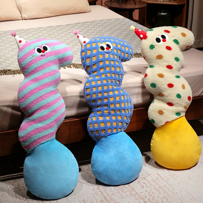 91家纺网 家纺一手货源 找家纺 （总）仟亿莱 2025新款多巴胺羊羔绒大眼云朵长条抱枕