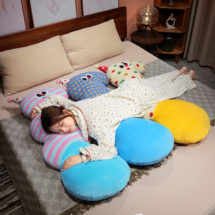 91家纺网 家纺一手货源 找家纺 （总）仟亿莱 2025新款多巴胺羊羔绒大眼云朵长条抱枕