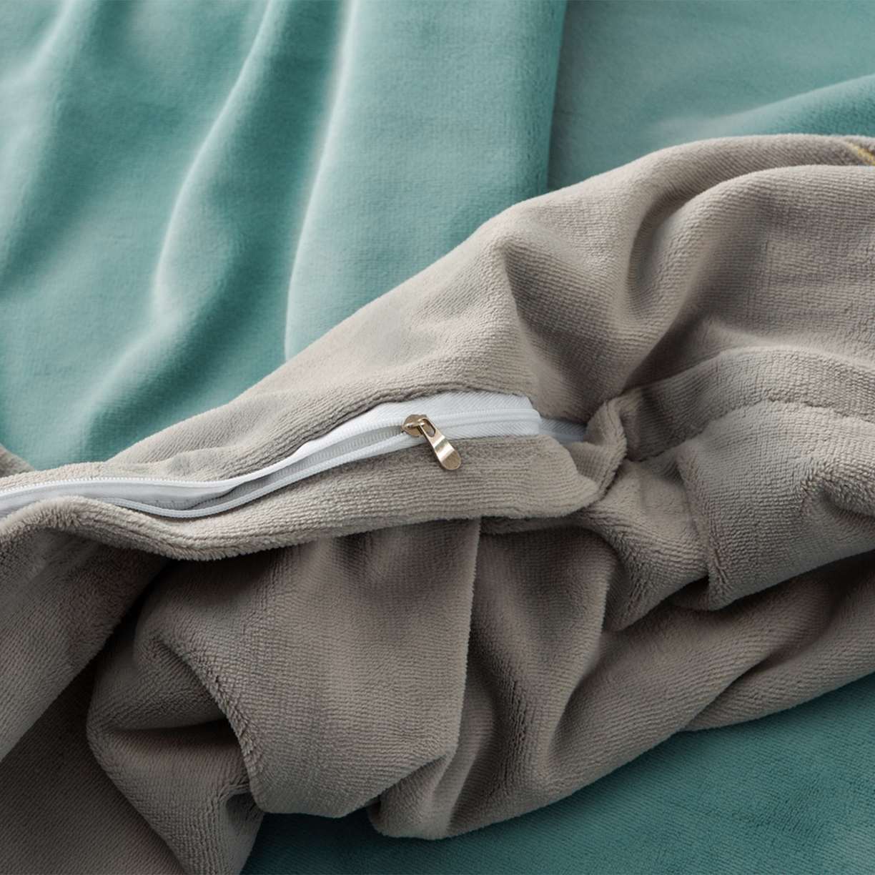 91家纺网 家纺一手货源 找家纺 湘雪家居  2025新款高克重纯色一字绣刺绣牛奶绒床单款床盖款四件套 提供买家秀 经典款-草绿色