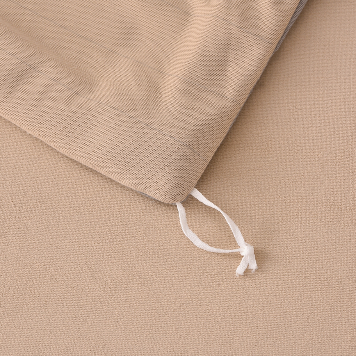 91家纺网 家纺一手货源 找家纺 湘雪家居  2025新款高克重纯色一字绣刺绣牛奶绒床单款床盖款四件套 提供买家秀 经典款-卡琪色