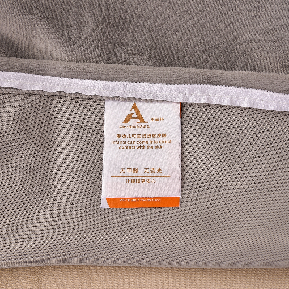 91家纺网 家纺一手货源 找家纺 湘雪家居  2025新款高克重纯色一字绣刺绣牛奶绒床单款床盖款四件套 提供买家秀 经典款-卡琪色