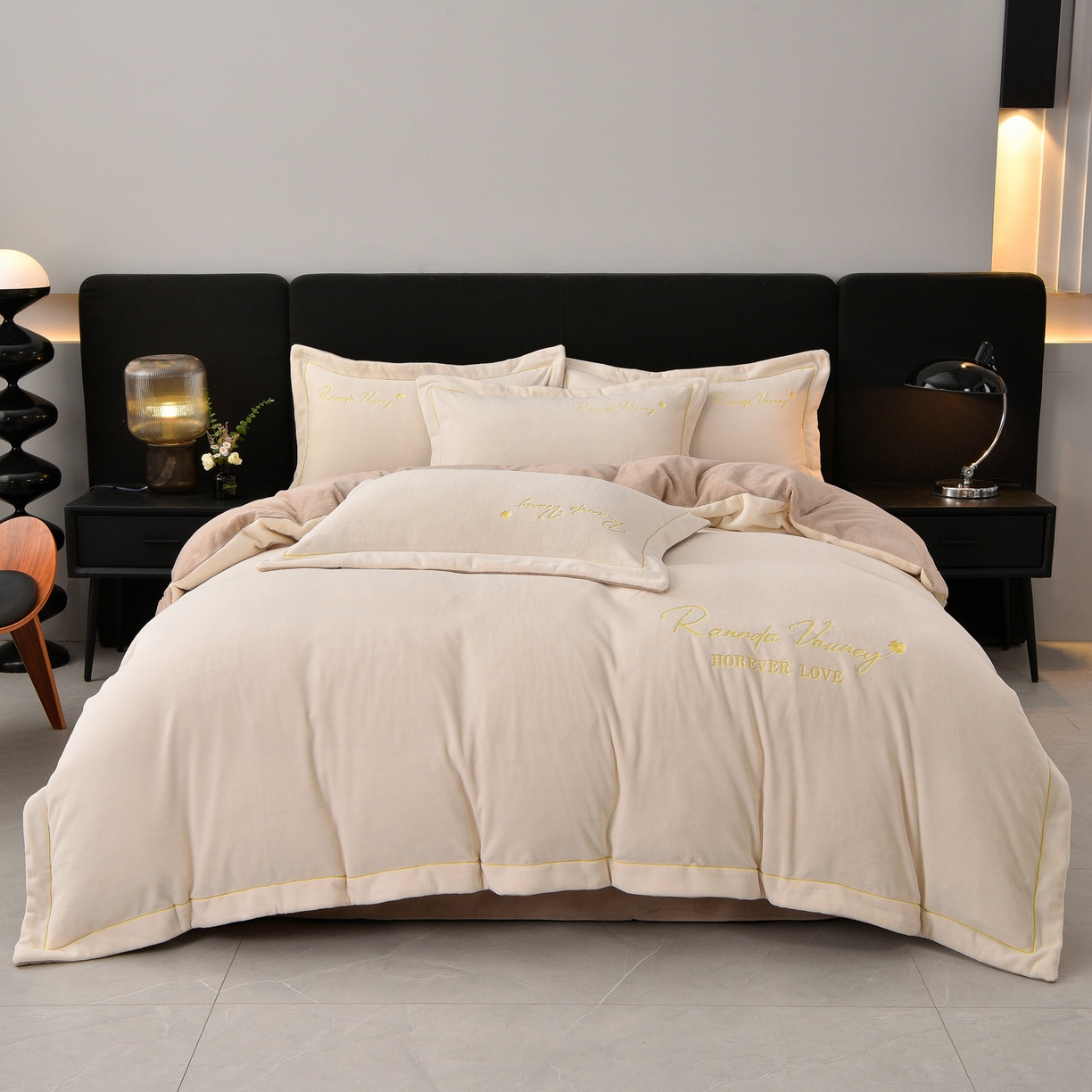 91家纺网 家纺一手货源 找家纺 湘雪家居  2025新款高克重纯色一字绣刺绣牛奶绒床单款床盖款四件套 提供买家秀 经典款-奶白色