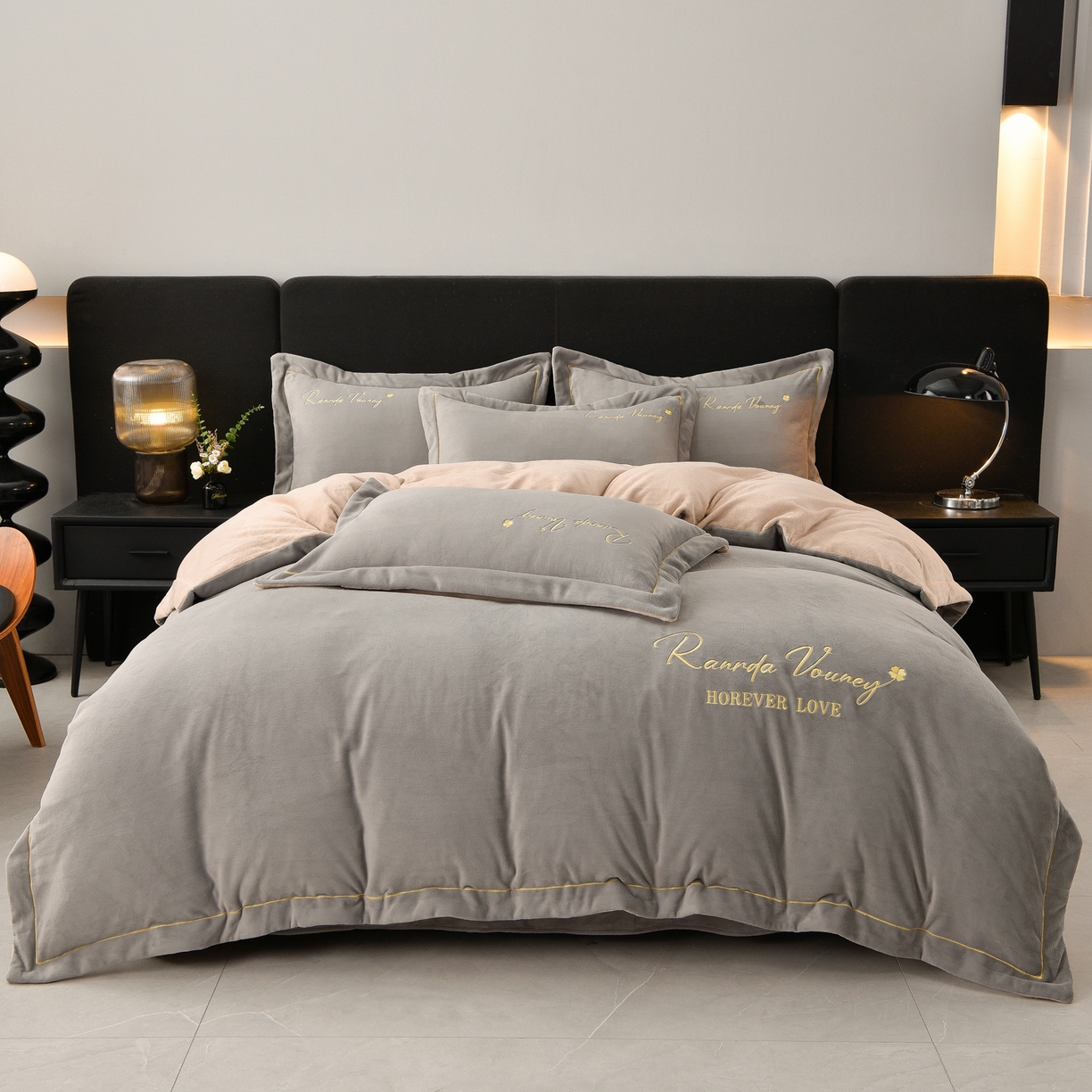 91家纺网 家纺一手货源 找家纺 湘雪家居  2025新款高克重纯色一字绣刺绣牛奶绒床单款床盖款四件套 提供买家秀 经典款-浅灰色