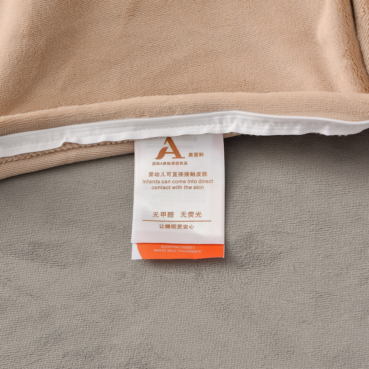 91家纺网 家纺一手货源 找家纺 湘雪家居  2025新款高克重纯色一字绣刺绣牛奶绒床单款床盖款四件套 提供买家秀 经典款-浅灰色