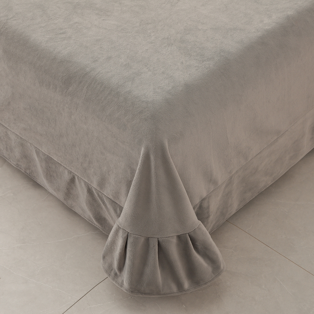 91家纺网 家纺一手货源 找家纺 湘雪家居  2025新款高克重纯色一字绣刺绣牛奶绒床单款床盖款四件套 提供买家秀 经典款-浅灰色