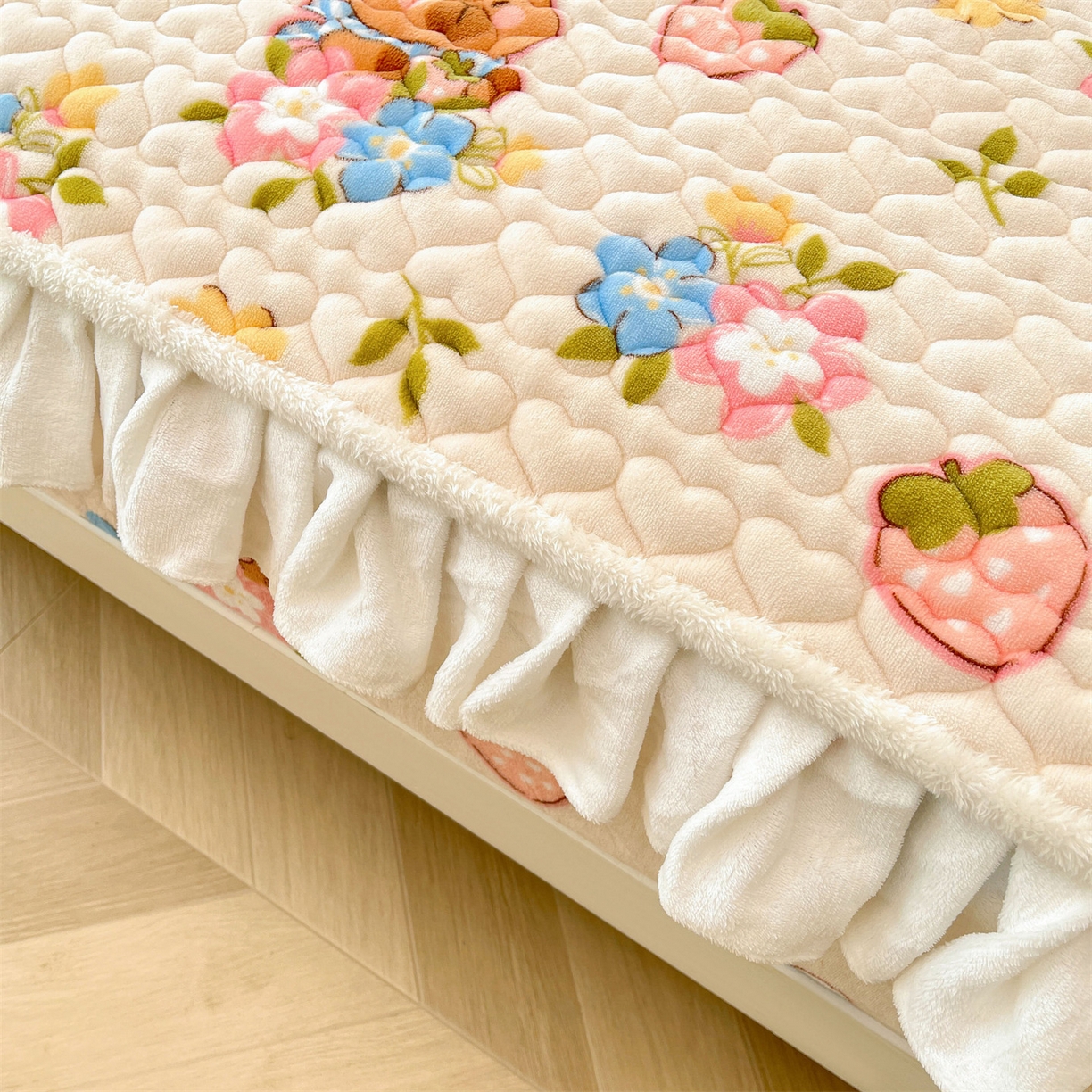 91家纺网 家纺一手货源 找家纺 雯豆家纺 2025新款牛奶绒花边床笠单床笠单品床笠单件床笠 牛奶绒花边床笠-彩色萌宠