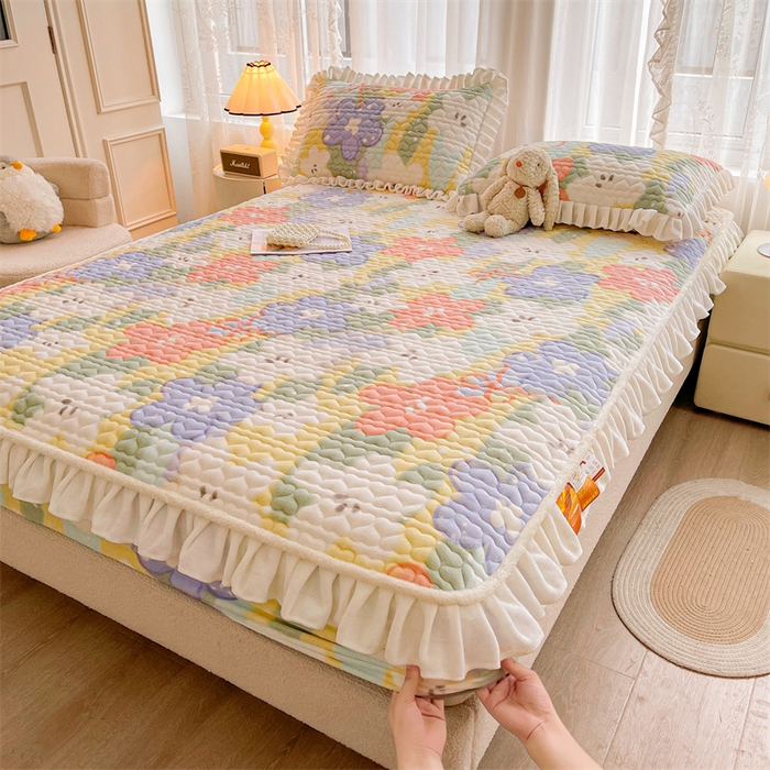 91家纺网 家纺一手货源 找家纺 雯豆家纺 2025新款牛奶绒花边床笠单床笠单品床笠单件床笠 牛奶绒花边床笠-春日妮彩