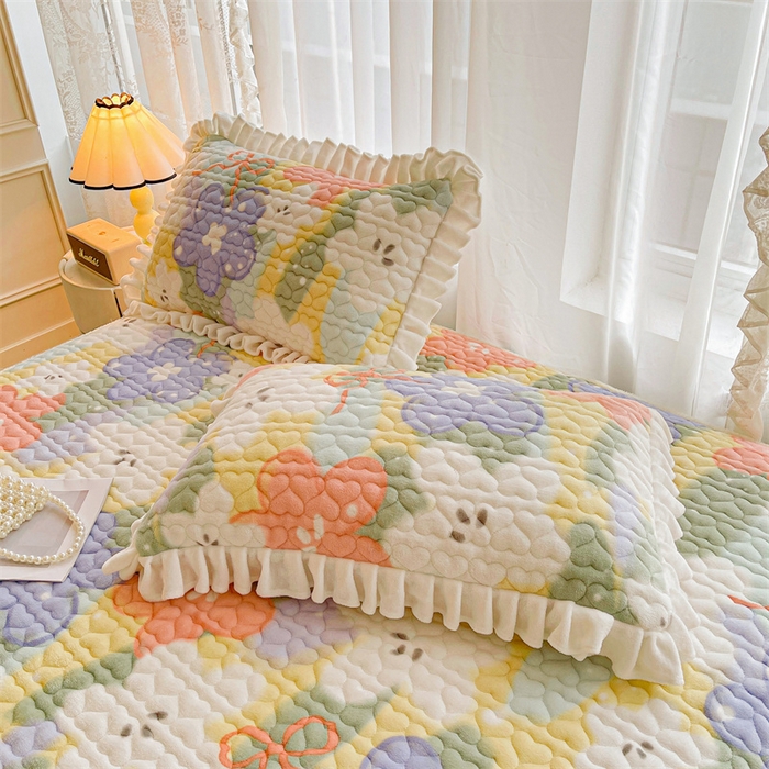 91家纺网 家纺一手货源 找家纺 雯豆家纺 2025新款牛奶绒花边床笠单床笠单品床笠单件床笠 牛奶绒花边床笠-春日妮彩