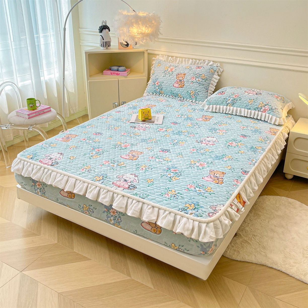 91家纺网 家纺一手货源 找家纺 雯豆家纺 2025新款牛奶绒花边床笠单床笠单品床笠单件床笠 牛奶绒花边床笠-多彩生活