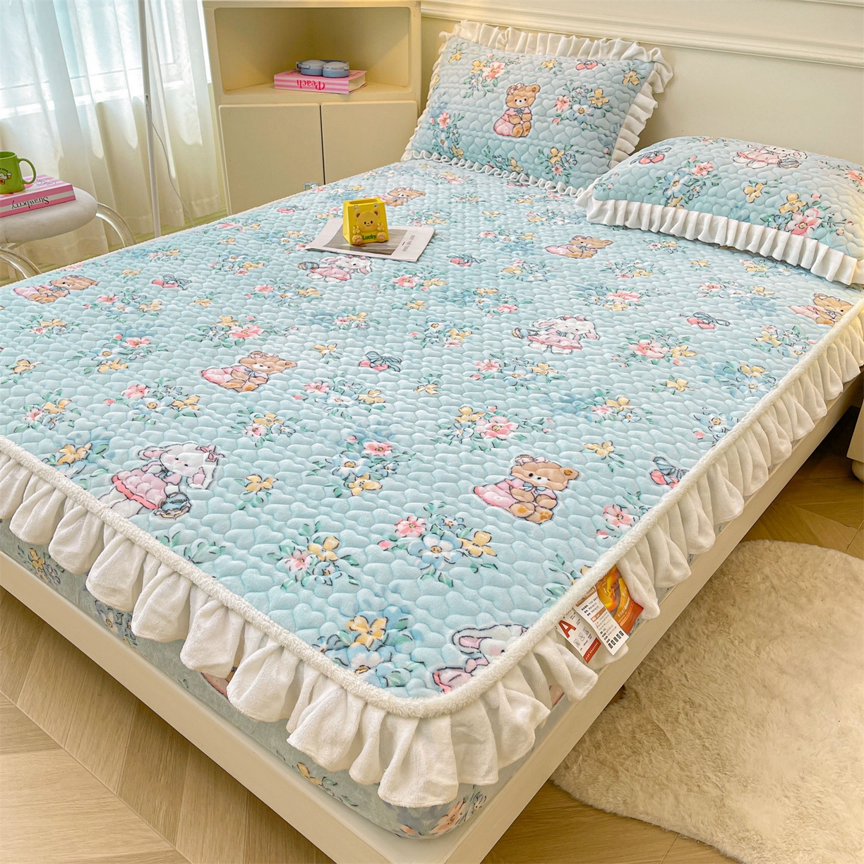 91家纺网 家纺一手货源 找家纺 雯豆家纺 2025新款牛奶绒花边床笠单床笠单品床笠单件床笠 牛奶绒花边床笠-多彩生活