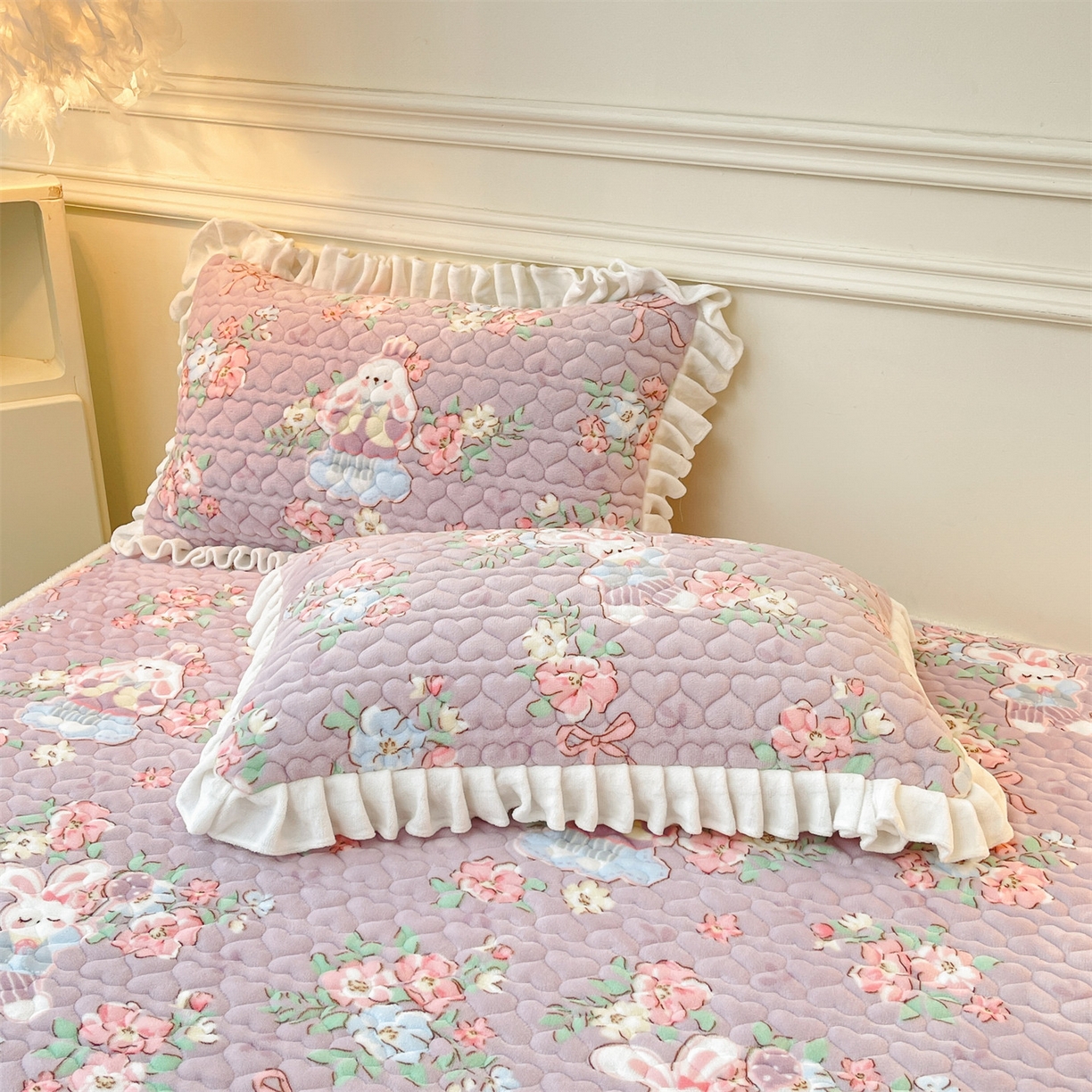 91家纺网 家纺一手货源 找家纺 雯豆家纺 2025新款牛奶绒花边床笠单床笠单品床笠单件床笠 牛奶绒花边床笠-花花仙子