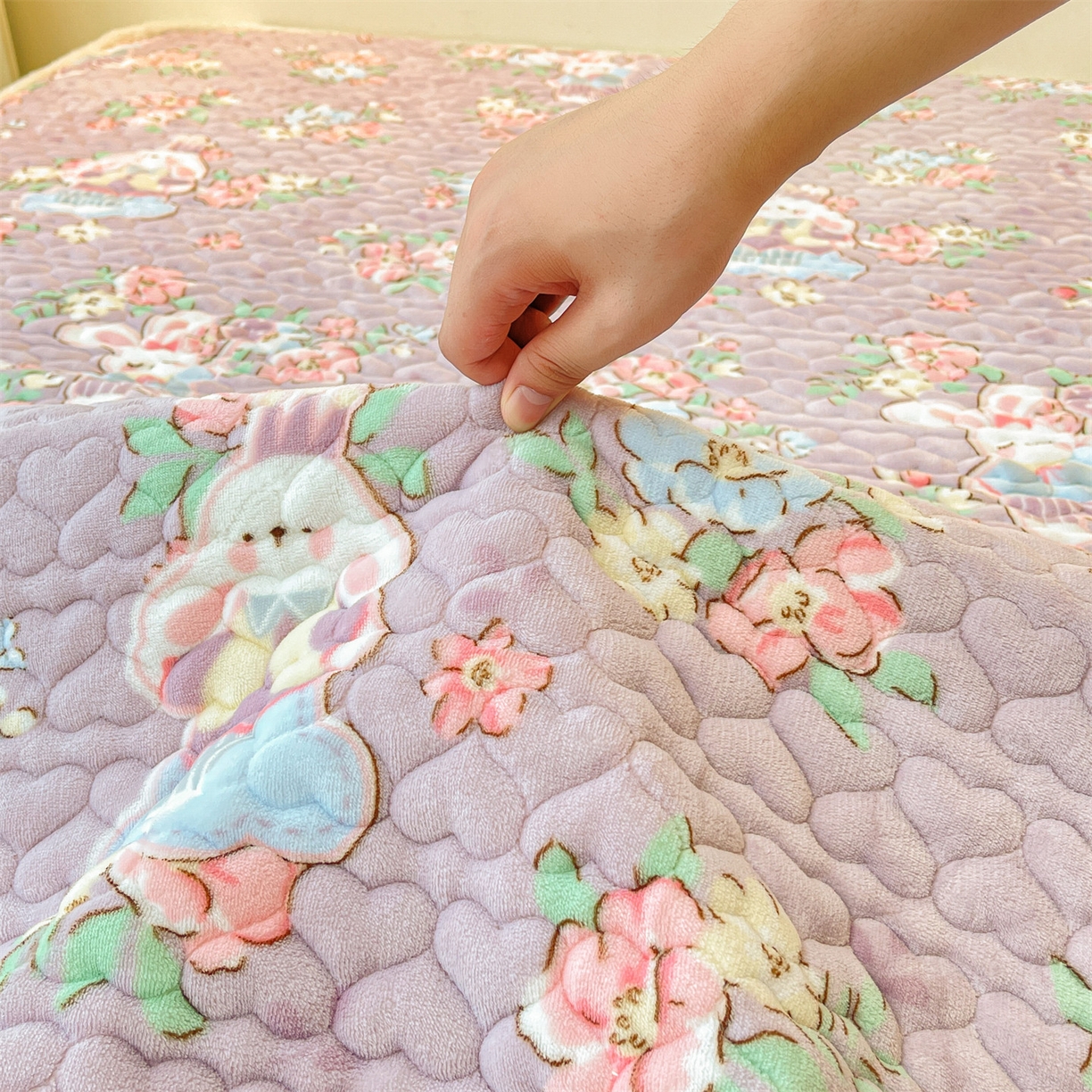 91家纺网 家纺一手货源 找家纺 雯豆家纺 2025新款牛奶绒花边床笠单床笠单品床笠单件床笠 牛奶绒花边床笠-花花仙子