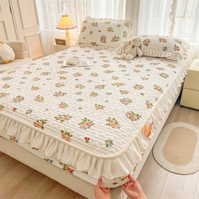 91家纺网 家纺一手货源 找家纺 雯豆家纺 2025新款牛奶绒花边床笠单床笠单品床笠单件床笠 牛奶绒花边床笠-花影