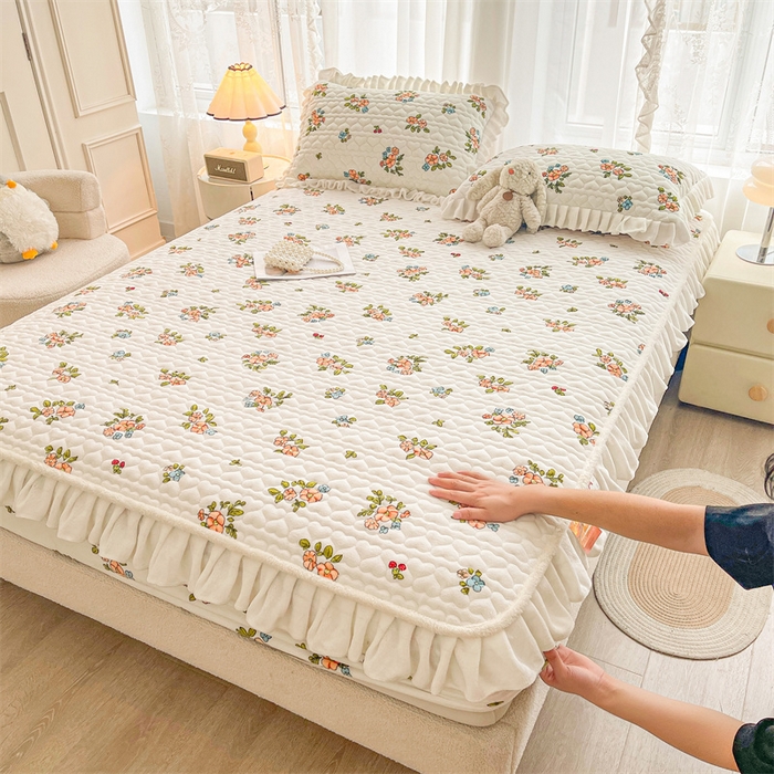 91家纺网 家纺一手货源 找家纺 雯豆家纺 2025新款牛奶绒花边床笠单床笠单品床笠单件床笠 牛奶绒花边床笠-花影