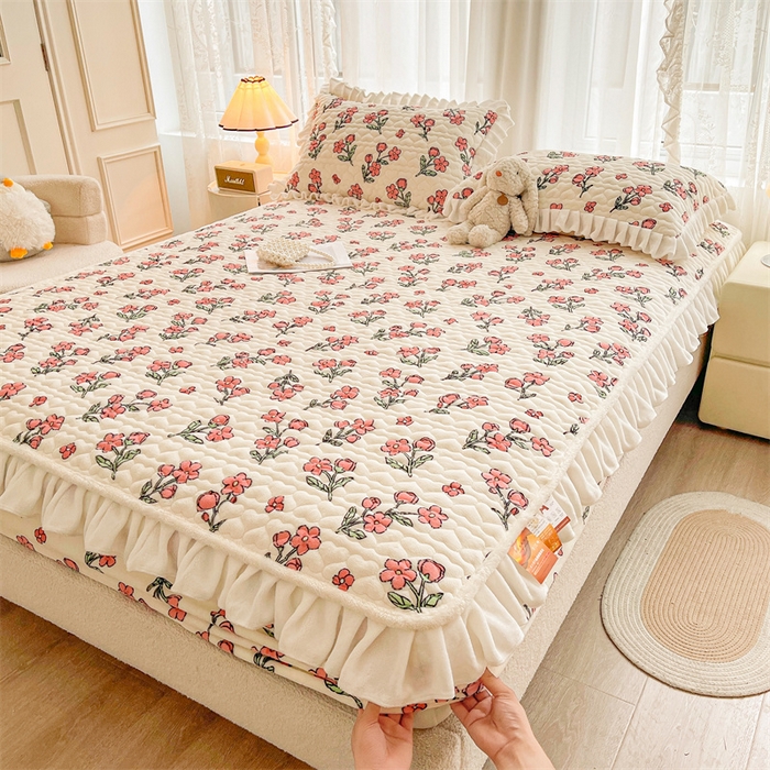 91家纺网 家纺一手货源 找家纺 雯豆家纺 2025新款牛奶绒花边床笠单床笠单品床笠单件床笠 牛奶绒花边床笠-花影重重