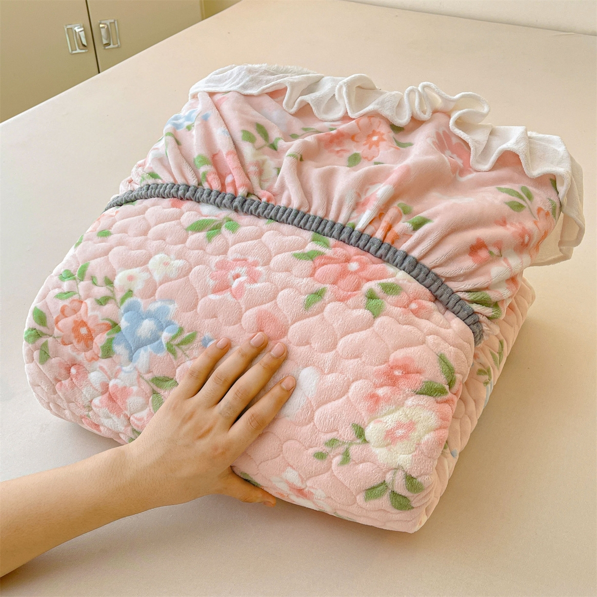 91家纺网 家纺一手货源 找家纺 雯豆家纺 2025新款牛奶绒花边床笠单床笠单品床笠单件床笠 牛奶绒花边床笠-莱茵