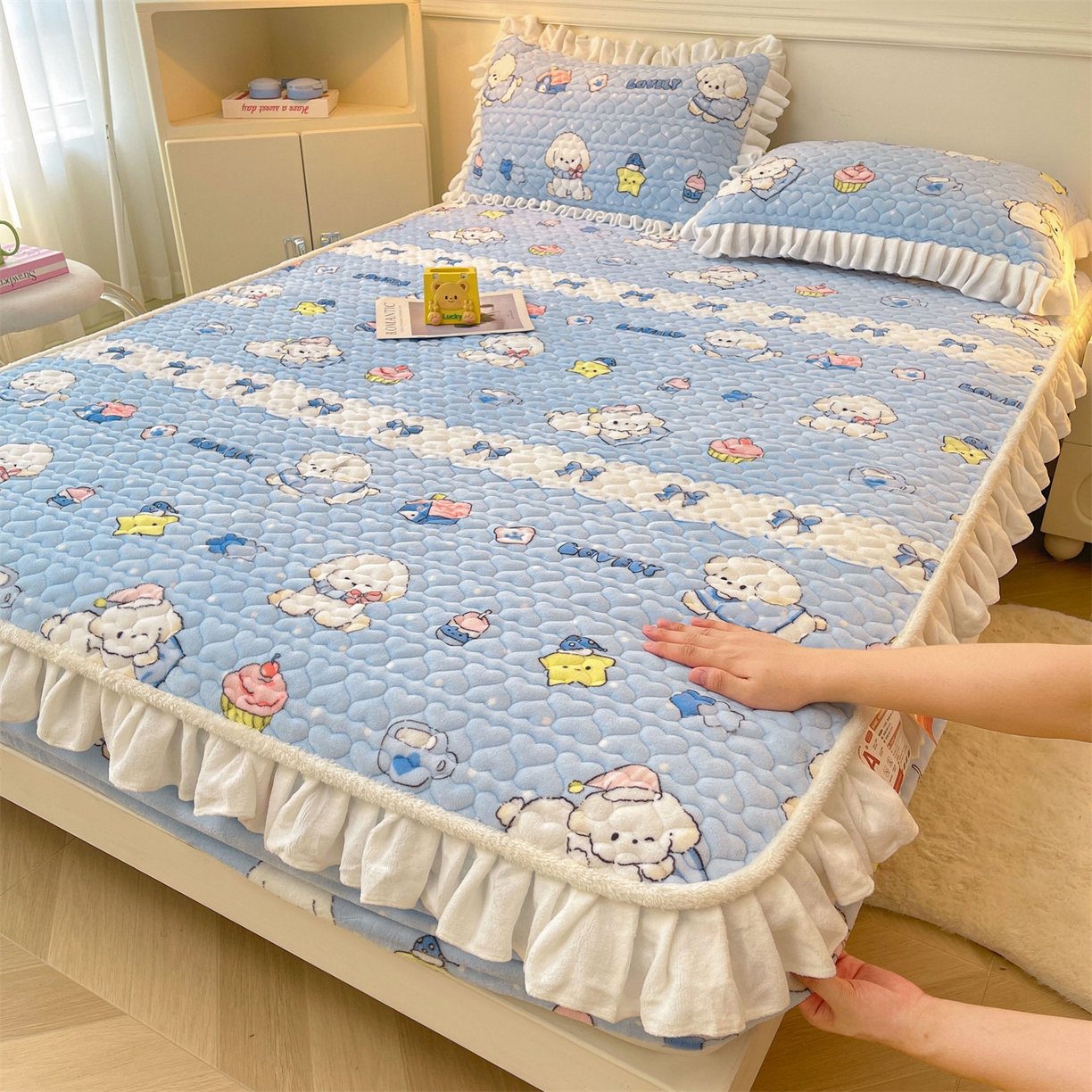 雯豆家纺 2025新款牛奶绒花边床笠单床笠单品床笠单件床笠 牛奶绒花边床笠-奶蓝小狗