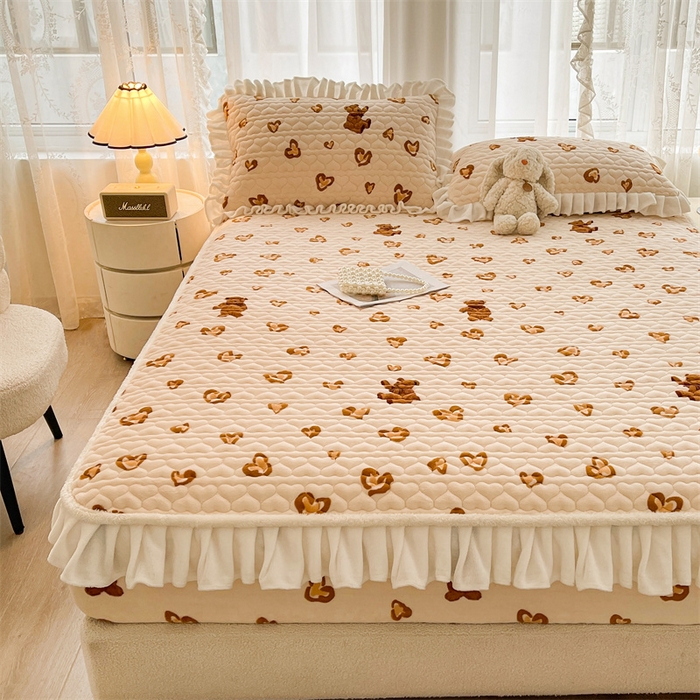 91家纺网 家纺一手货源 找家纺 雯豆家纺 2025新款牛奶绒花边床笠单床笠单品床笠单件床笠 牛奶绒花边床笠-亲子熊