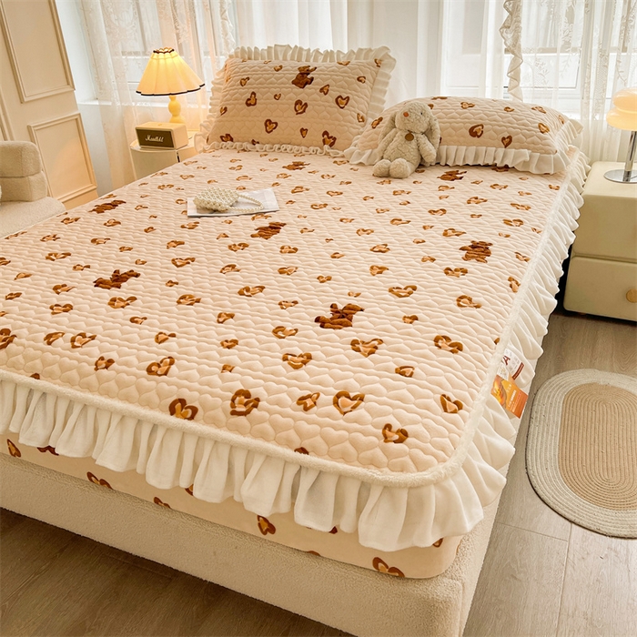 91家纺网 家纺一手货源 找家纺 雯豆家纺 2025新款牛奶绒花边床笠单床笠单品床笠单件床笠 牛奶绒花边床笠-亲子熊