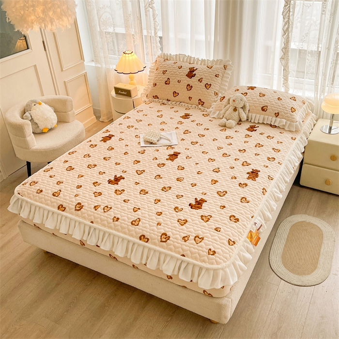 91家纺网 家纺一手货源 找家纺 雯豆家纺 2025新款牛奶绒花边床笠单床笠单品床笠单件床笠 牛奶绒花边床笠-亲子熊