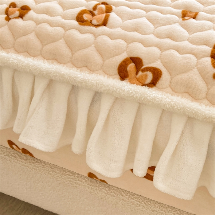 91家纺网 家纺一手货源 找家纺 雯豆家纺 2025新款牛奶绒花边床笠单床笠单品床笠单件床笠 牛奶绒花边床笠-亲子熊