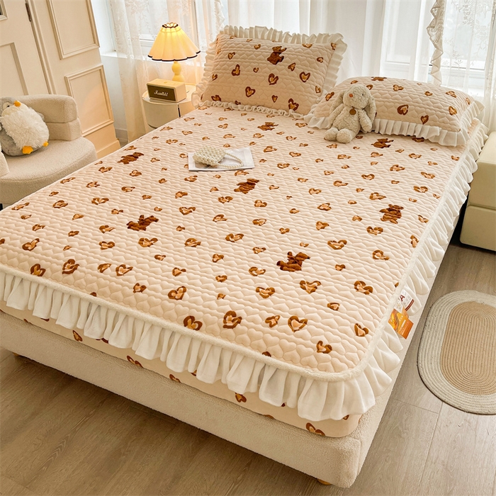 91家纺网 家纺一手货源 找家纺 雯豆家纺 2025新款牛奶绒花边床笠单床笠单品床笠单件床笠 牛奶绒花边床笠-亲子熊