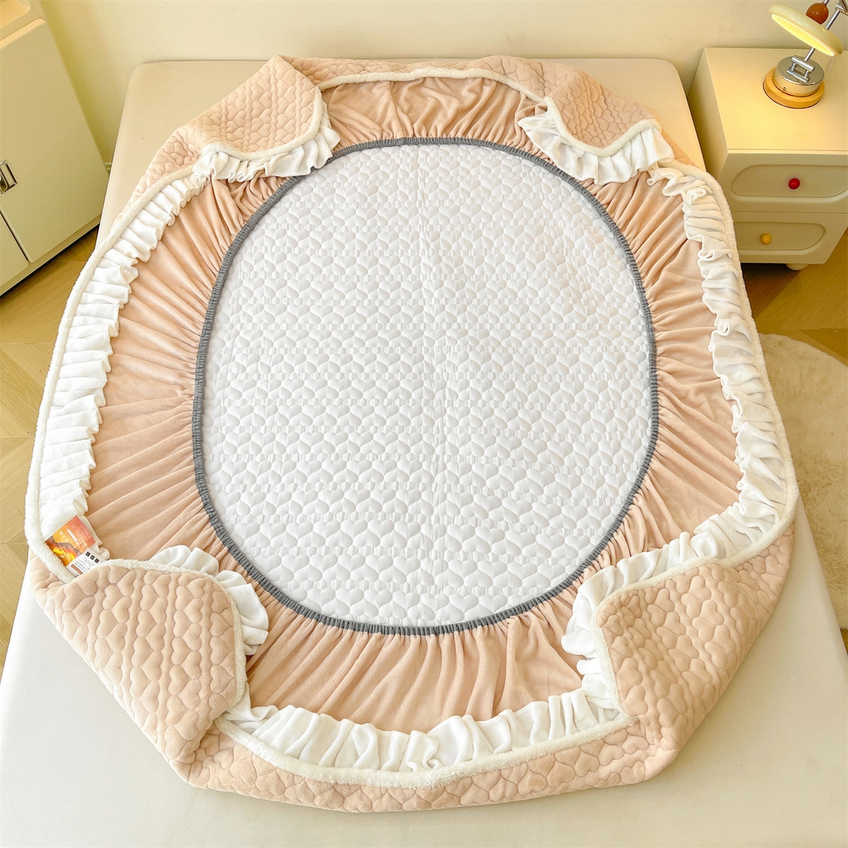 91家纺网 家纺一手货源 找家纺 雯豆家纺 2025新款牛奶绒花边床笠单床笠单品床笠单件床笠 牛奶绒花边床笠-山茶杏