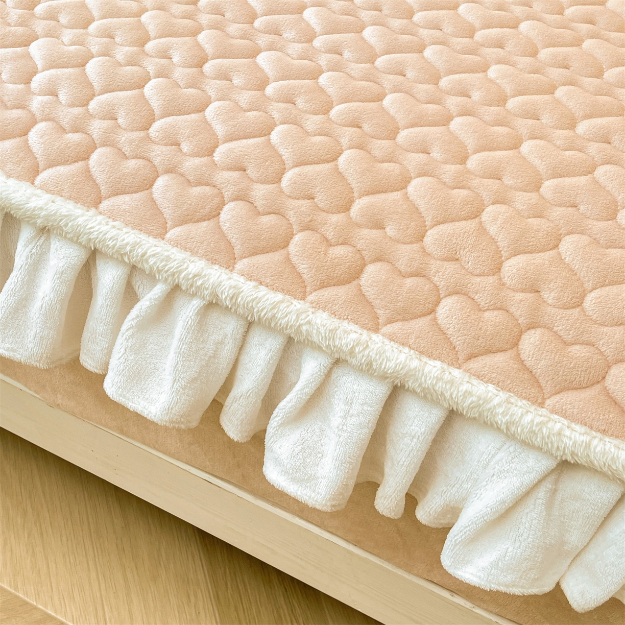 91家纺网 家纺一手货源 找家纺 雯豆家纺 2025新款牛奶绒花边床笠单床笠单品床笠单件床笠 牛奶绒花边床笠-山茶杏