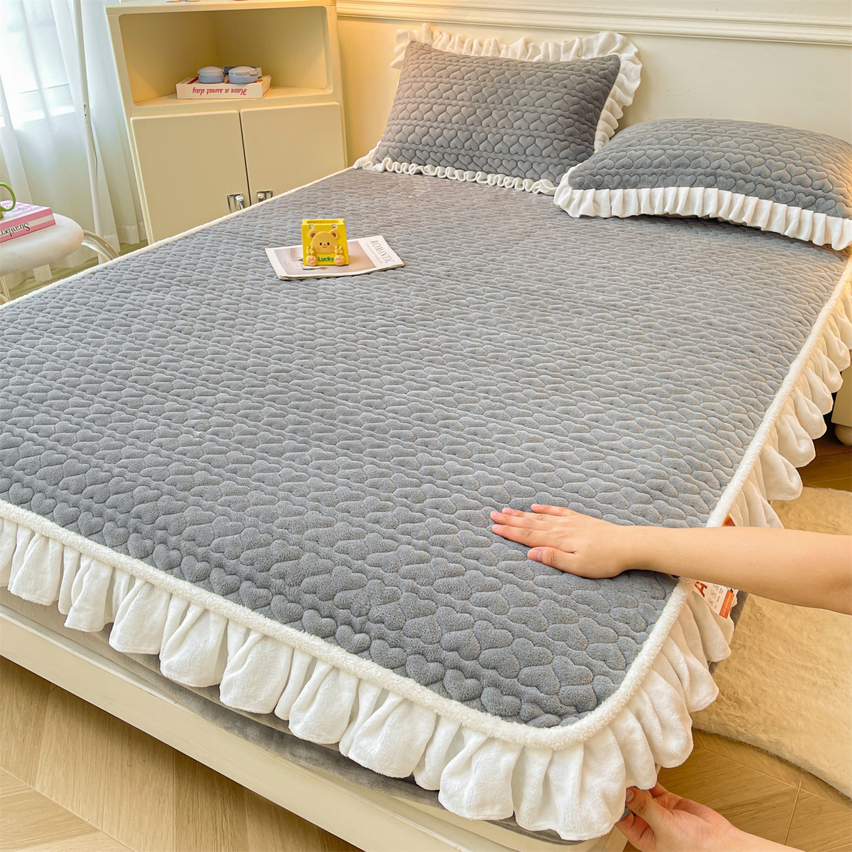 雯豆家纺 2025新款牛奶绒花边床笠单床笠单品床笠单件床笠 牛奶绒花边床笠-深空灰