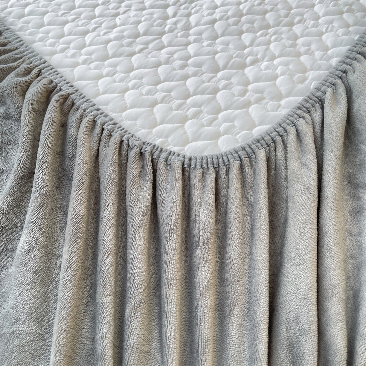 91家纺网 家纺一手货源 找家纺 雯豆家纺 2025新款牛奶绒花边床笠单床笠单品床笠单件床笠 牛奶绒花边床笠-深空灰