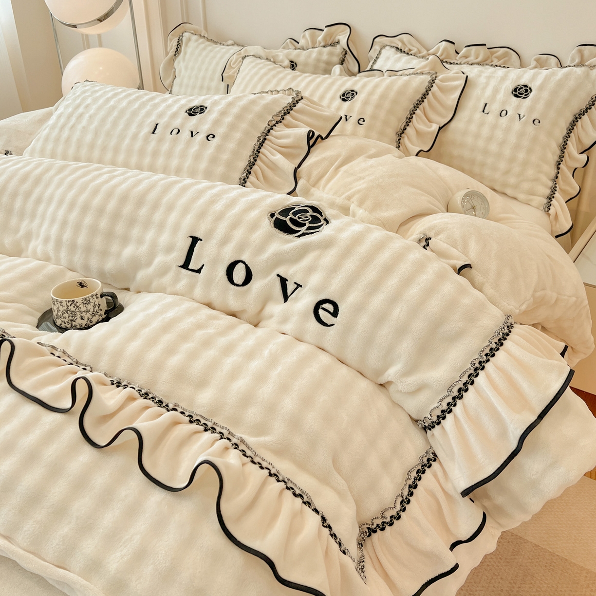 91家纺网 家纺一手货源 找家纺 （总）言熙居家纺 2025新款牛奶绒绣花四件套