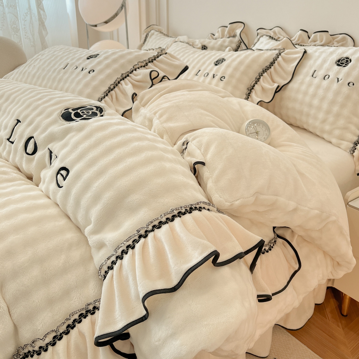 91家纺网 家纺一手货源 找家纺 （总）言熙居家纺 2025新款牛奶绒绣花四件套