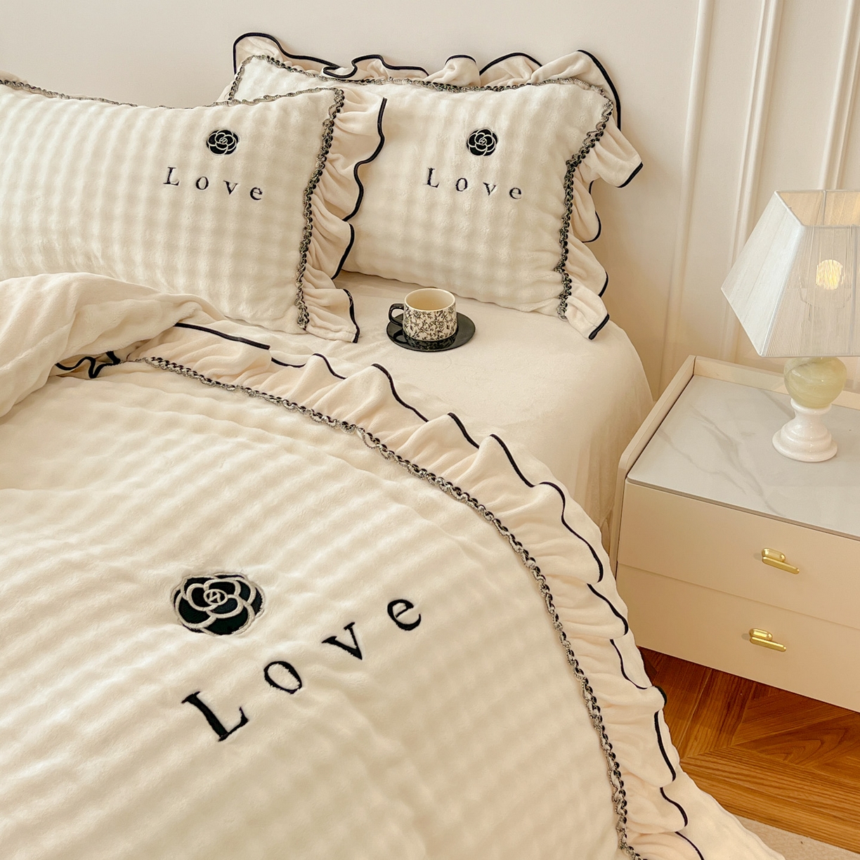 91家纺网 家纺一手货源 找家纺 （总）言熙居家纺 2025新款牛奶绒绣花四件套