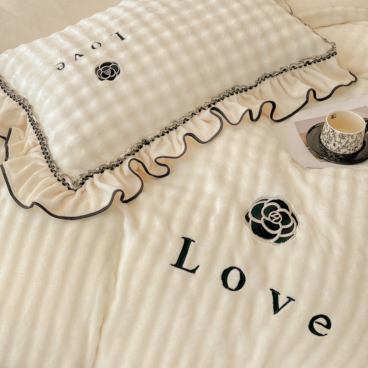 91家纺网 家纺一手货源 找家纺 （总）言熙居家纺 2025新款牛奶绒绣花四件套