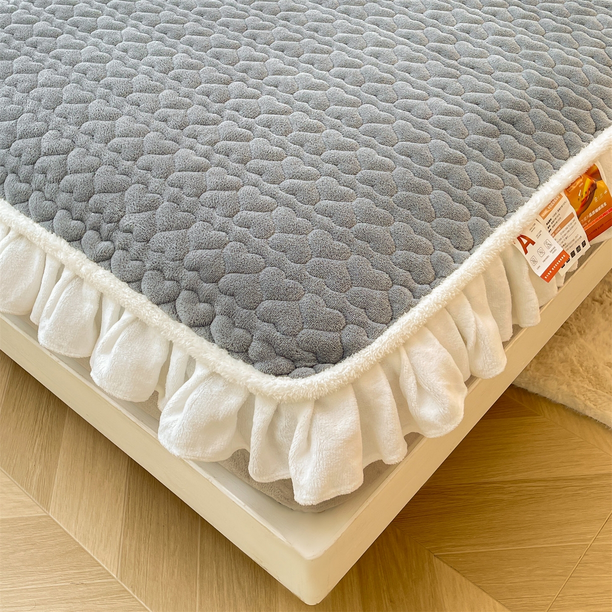 91家纺网 家纺一手货源 找家纺 雯豆家纺 2025新款牛奶绒花边床笠单床笠单品床笠单件床笠 牛奶绒花边床笠-深空灰