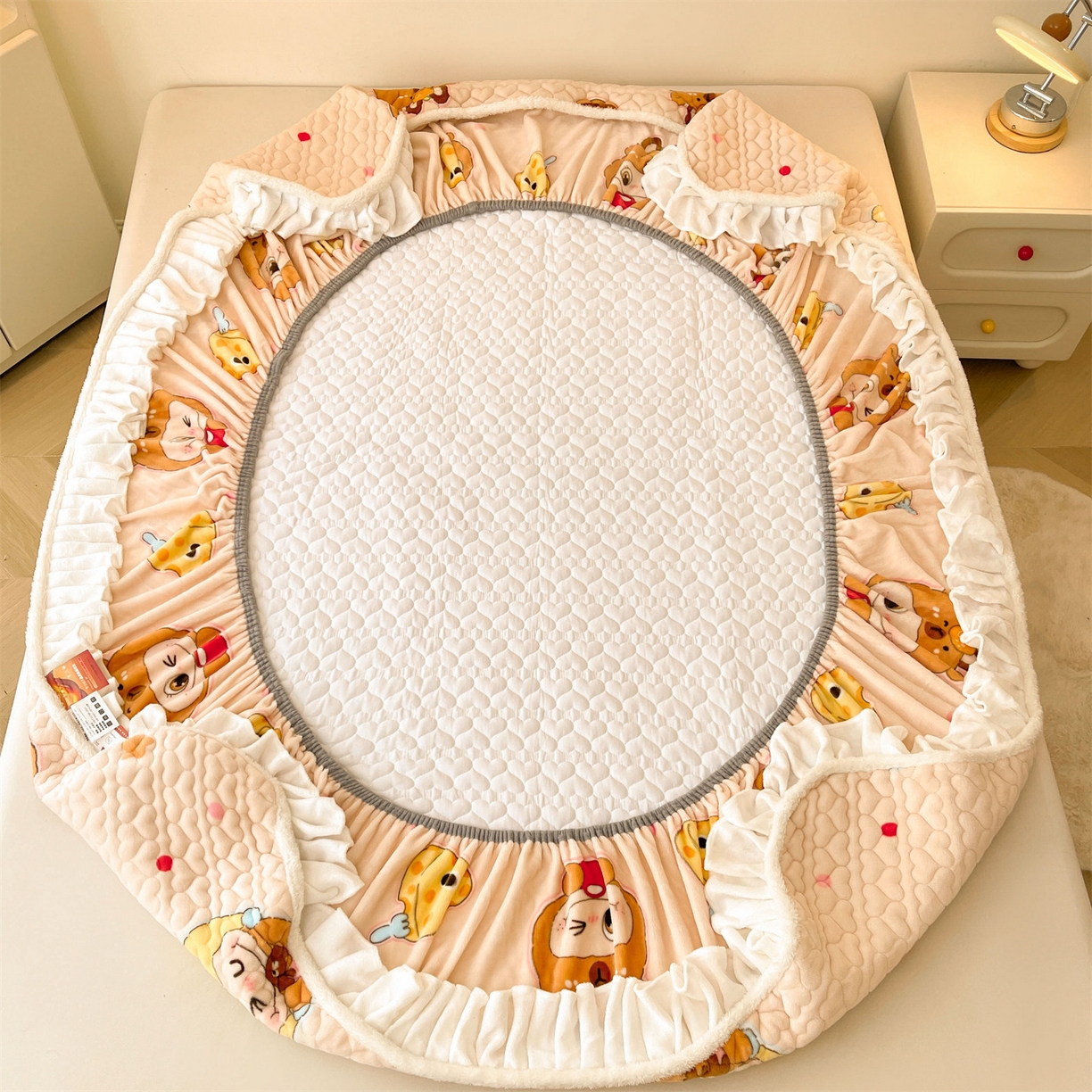 91家纺网 家纺一手货源 找家纺 雯豆家纺 2025新款牛奶绒花边床笠单床笠单品床笠单件床笠 牛奶绒花边床笠-甜心布布