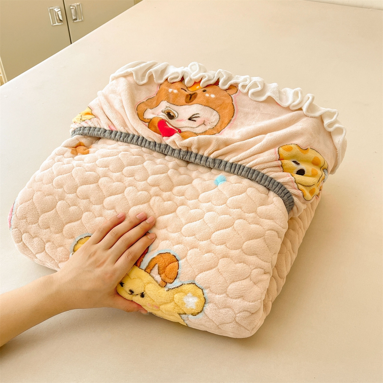 91家纺网 家纺一手货源 找家纺 雯豆家纺 2025新款牛奶绒花边床笠单床笠单品床笠单件床笠 牛奶绒花边床笠-甜心布布