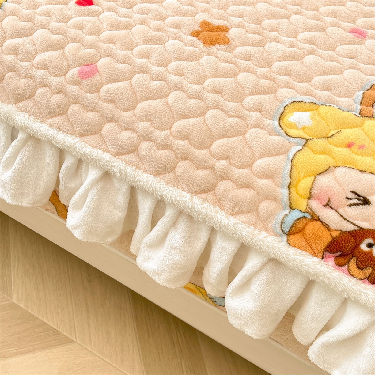 91家纺网 家纺一手货源 找家纺 雯豆家纺 2025新款牛奶绒花边床笠单床笠单品床笠单件床笠 牛奶绒花边床笠-甜心布布