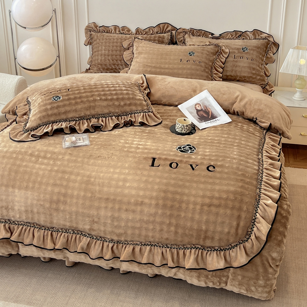 91家纺网 家纺一手货源 找家纺 言熙居家纺 2025新款牛奶绒绣花四件套 Love-卡其