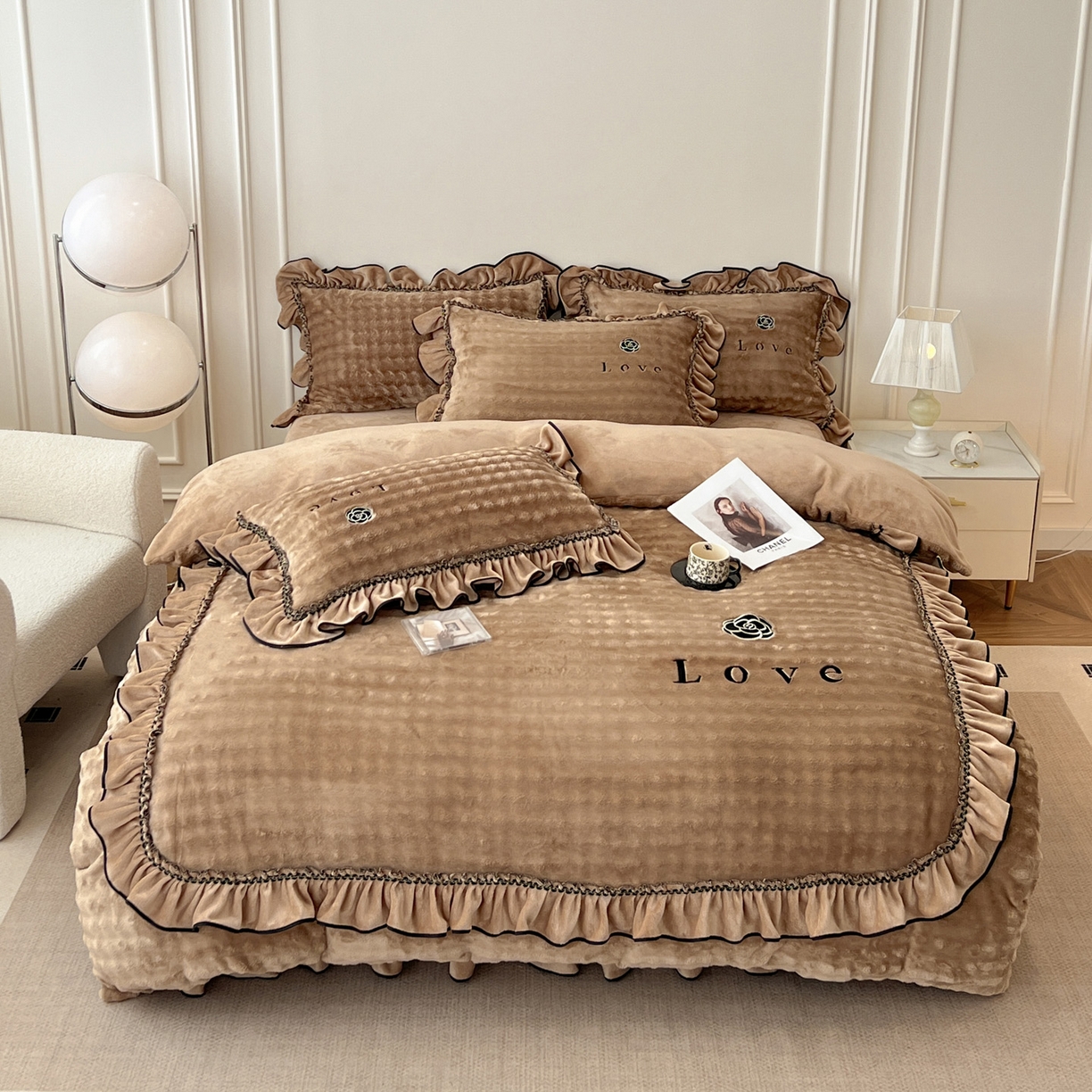 91家纺网 家纺一手货源 找家纺 言熙居家纺 2025新款牛奶绒绣花四件套 Love-卡其