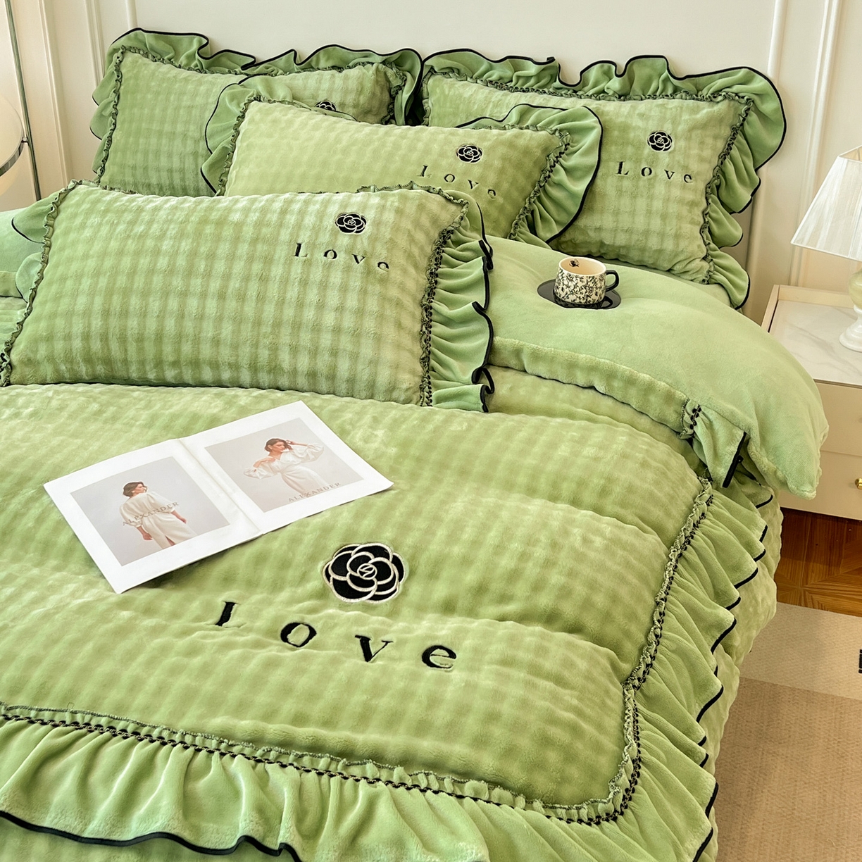 91家纺网 家纺一手货源 找家纺 言熙居家纺 2025新款牛奶绒绣花四件套 Love-绿