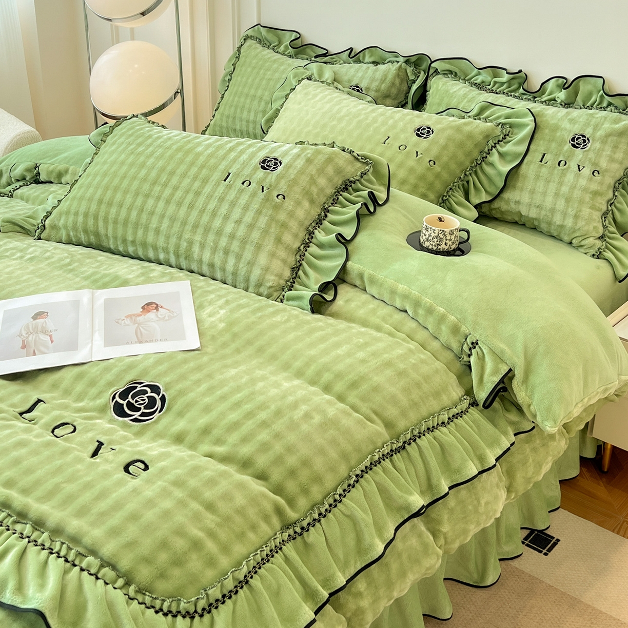 91家纺网 家纺一手货源 找家纺 言熙居家纺 2025新款牛奶绒绣花四件套 Love-绿