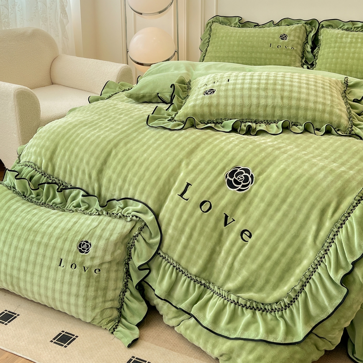 91家纺网 家纺一手货源 找家纺 言熙居家纺 2025新款牛奶绒绣花四件套 Love-绿