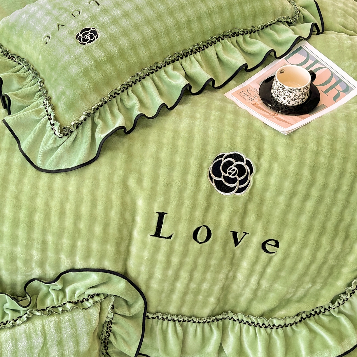 91家纺网 家纺一手货源 找家纺 言熙居家纺 2025新款牛奶绒绣花四件套 Love-绿