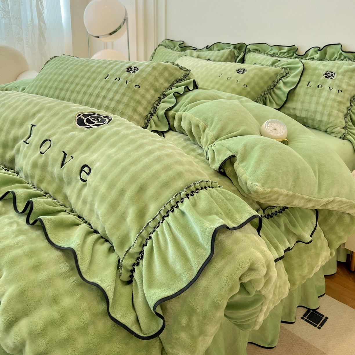 91家纺网 家纺一手货源 找家纺 言熙居家纺 2025新款牛奶绒绣花四件套 Love-绿