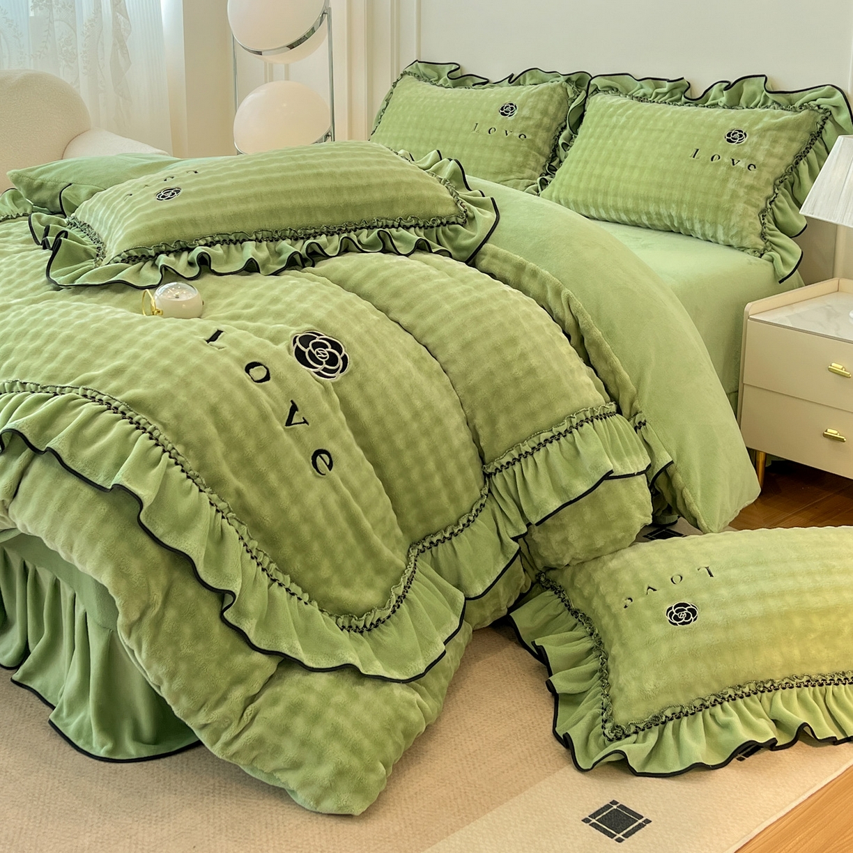 91家纺网 家纺一手货源 找家纺 言熙居家纺 2025新款牛奶绒绣花四件套 Love-绿