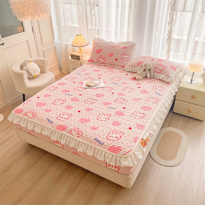 91家纺网 家纺一手货源 找家纺 雯豆家纺 2025新款牛奶绒花边床笠单床笠单品床笠单件床笠 牛奶绒花边床笠-心心兔